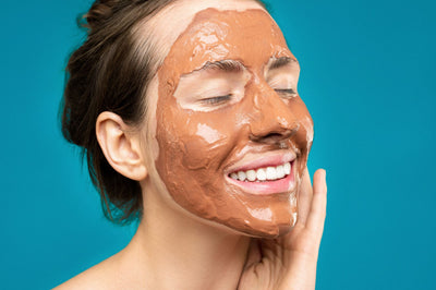 The effect of clay on the skin of the face: can it help with skin problems?