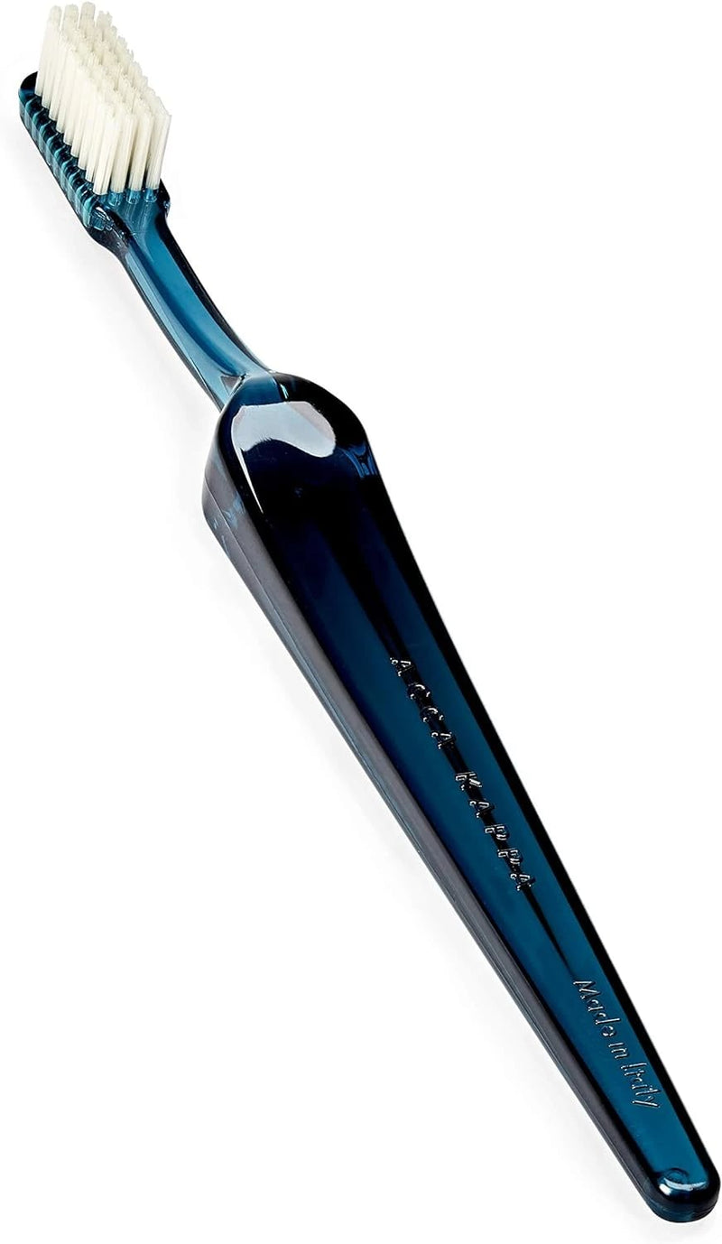 Зубная щетка Acca Kappa Lympio с мягкой нейлоновой щетиной, синего цвета.