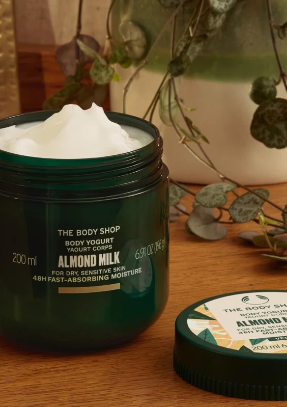 Йогурт для тела The Body Shop Миндальное молоко 200мл