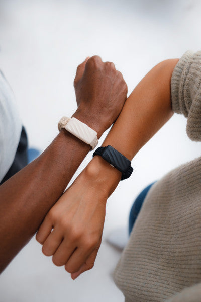 Homedics SS-WB100CE-WW, WakeBand, Your Silent Alarm, Cream