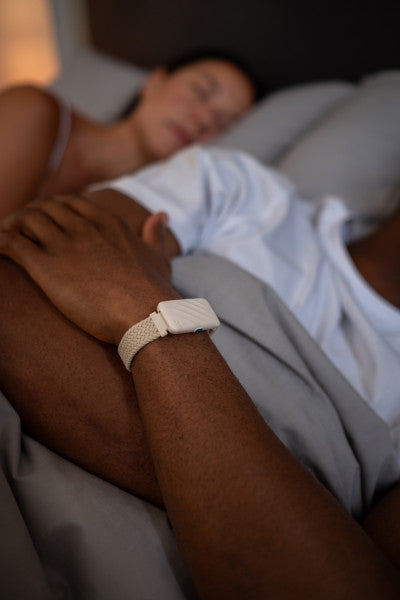 Homedics SS-WB100CE-WW, WakeBand, Your Silent Alarm, Cream