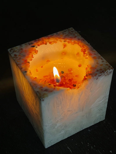 Intimate Palm wax candle – palmių vaško žvakė su tikru lietuvišku gintaru