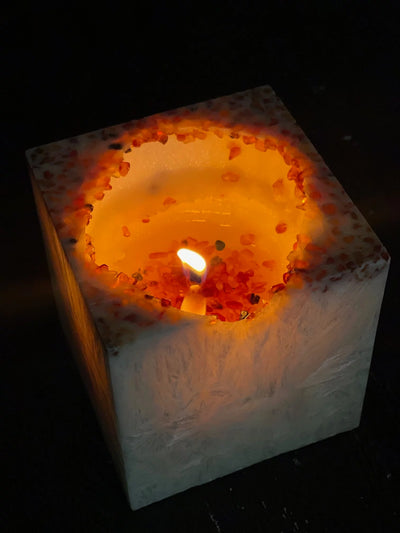 Intimate Palm wax candle – palmių vaško žvakė su tikru lietuvišku gintaru