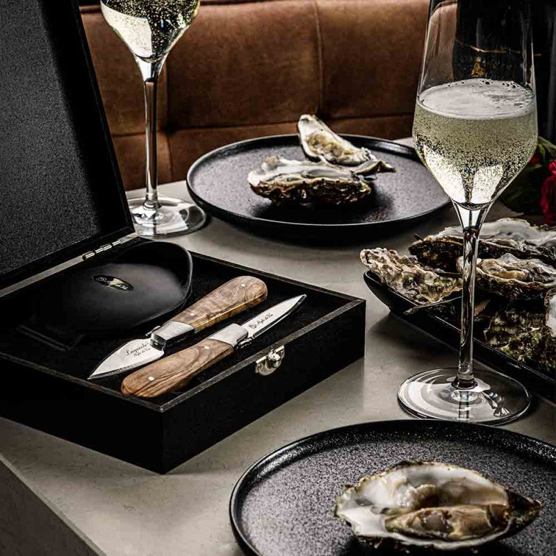 Austrių gliaudymo rinkinys Forged Oyster set Olive wood