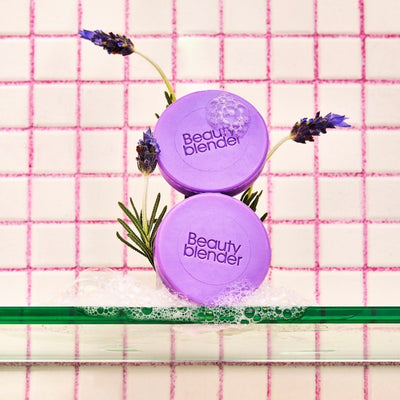 Makiažo kempinėlių valiklis Beautyblender Blendercleanser Tool Scrub Lavender BB24800, levandų kvapo, 28,3 g