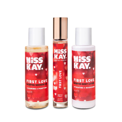 Parfumuotas kūno priežiūros priemonių rinkinys Miss Kay The Runaway Set First Love MISS40145, rinkinį sudaro: dušo aliejus 100 ml, parfumuotas vanduo 25 ml, kūno losjonas 100 ml