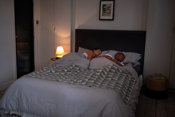 Homedics SS-WB100CE-WW, WakeBand, Your Silent Alarm, Cream