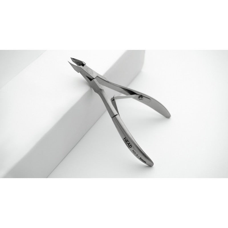 Кусачки для кутикулы HEAD X-Line Cutticle Nippers _HDNX53, нержавеющая сталь, медицинская/хирургическая сталь, 3 мм