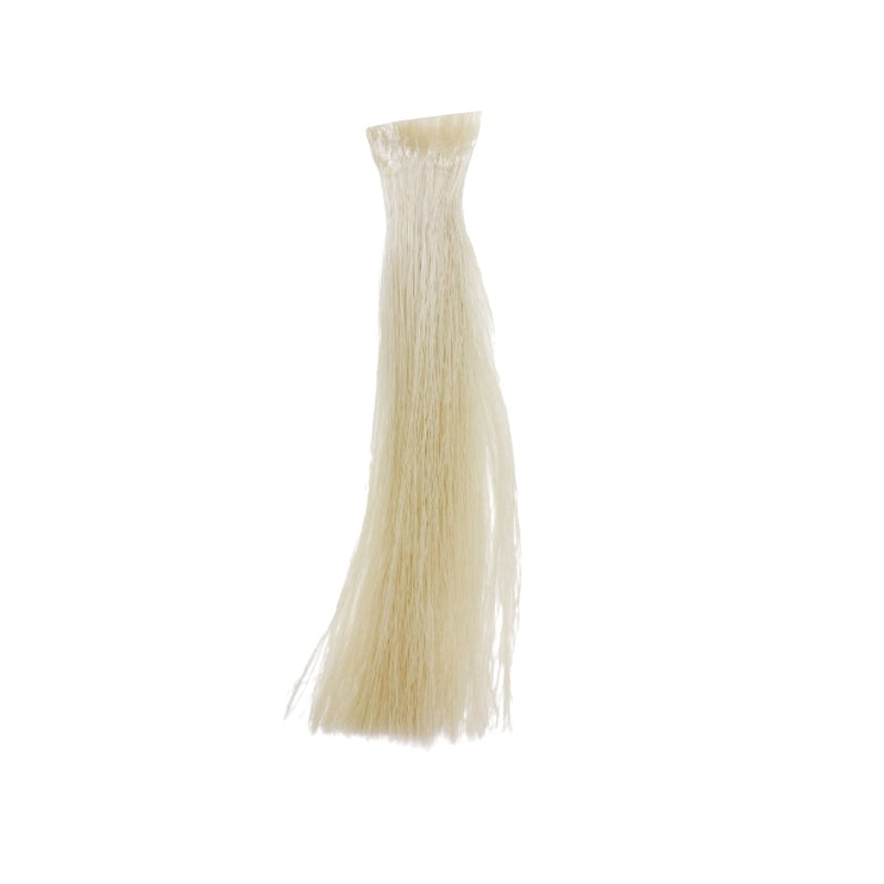 A strand of natural hair for dye testing