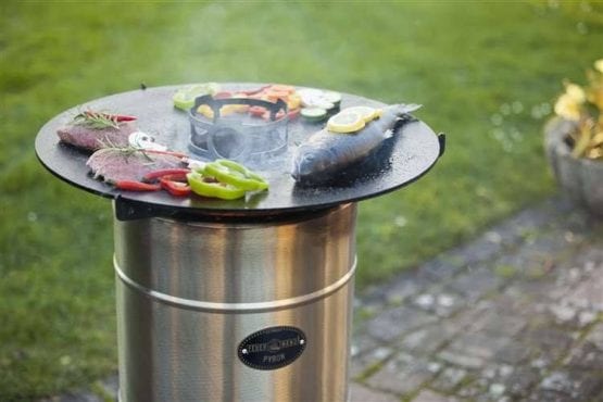 Petromax Pyron barbecue with a flat surface + various accessories as a gift