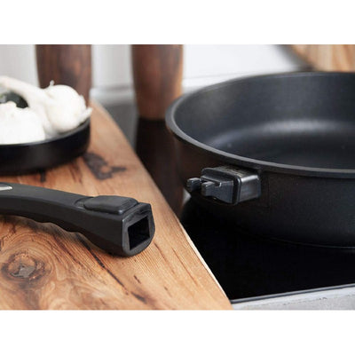 Non-induction pan with removable handle AMT Gastroguss, Ø 28 cm, 7 cm high AMT 728-E-Z20B