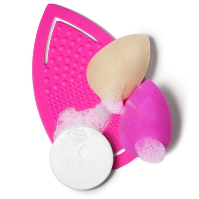 Очиститель спонжей для макияжа BeautyBlender Keep It Clean, набор включает: резиновую чистящую подушечку-перчатку и мыло + подарочный косметический продукт Previa