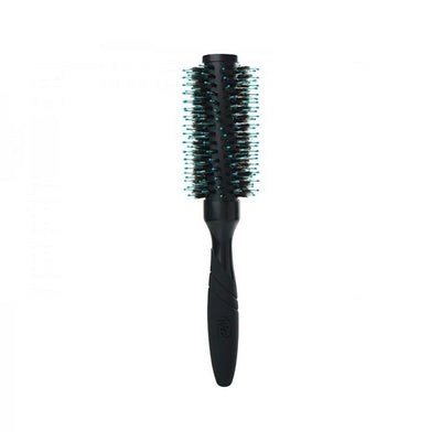 WETBRUSH PRO ROUND BRUSH SMOOTH &amp; SHINE round drying brush gives thick hair smoothness and shine + a gift of luxurious home fragrance with sticks